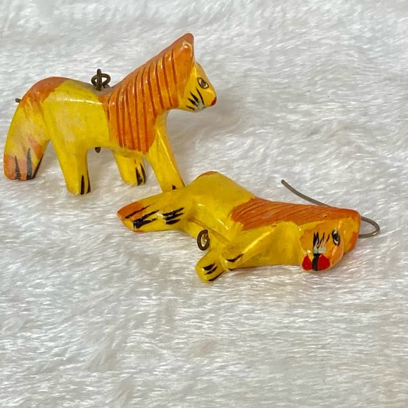 Adorable Lion Earrings Hand Made Painted Orange Yellow French Hook African - Picture 8 of 8